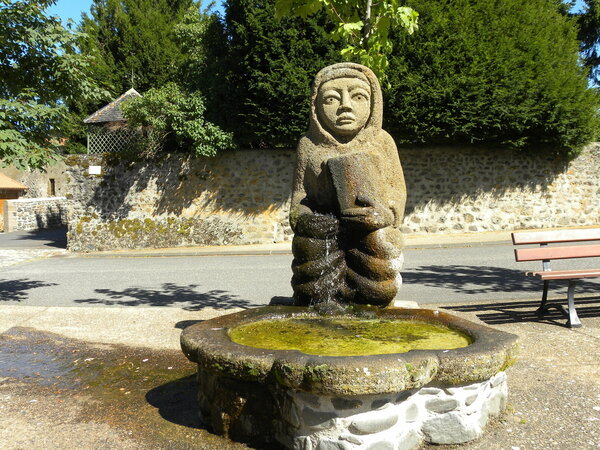 Fontaine (sculpture de Daniel Chabidon)